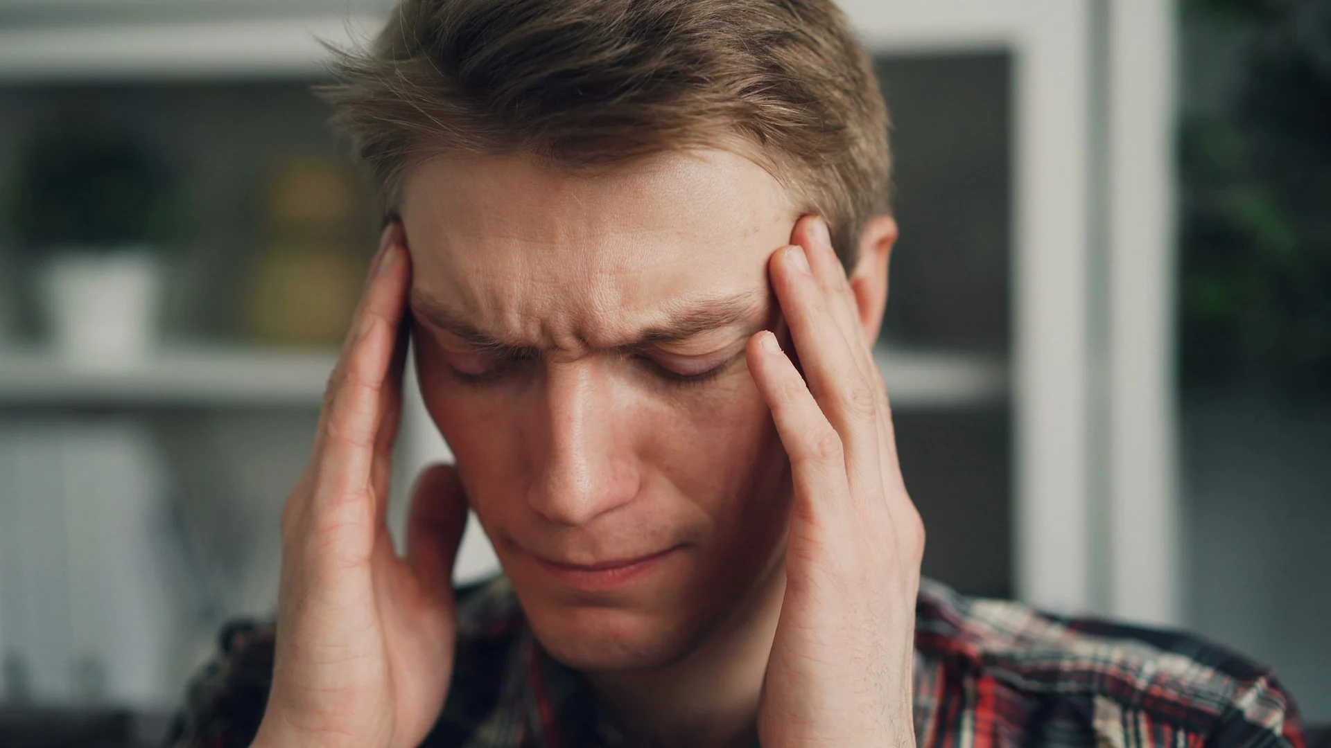 Headache warning signs: when should you see a doctor urgently?